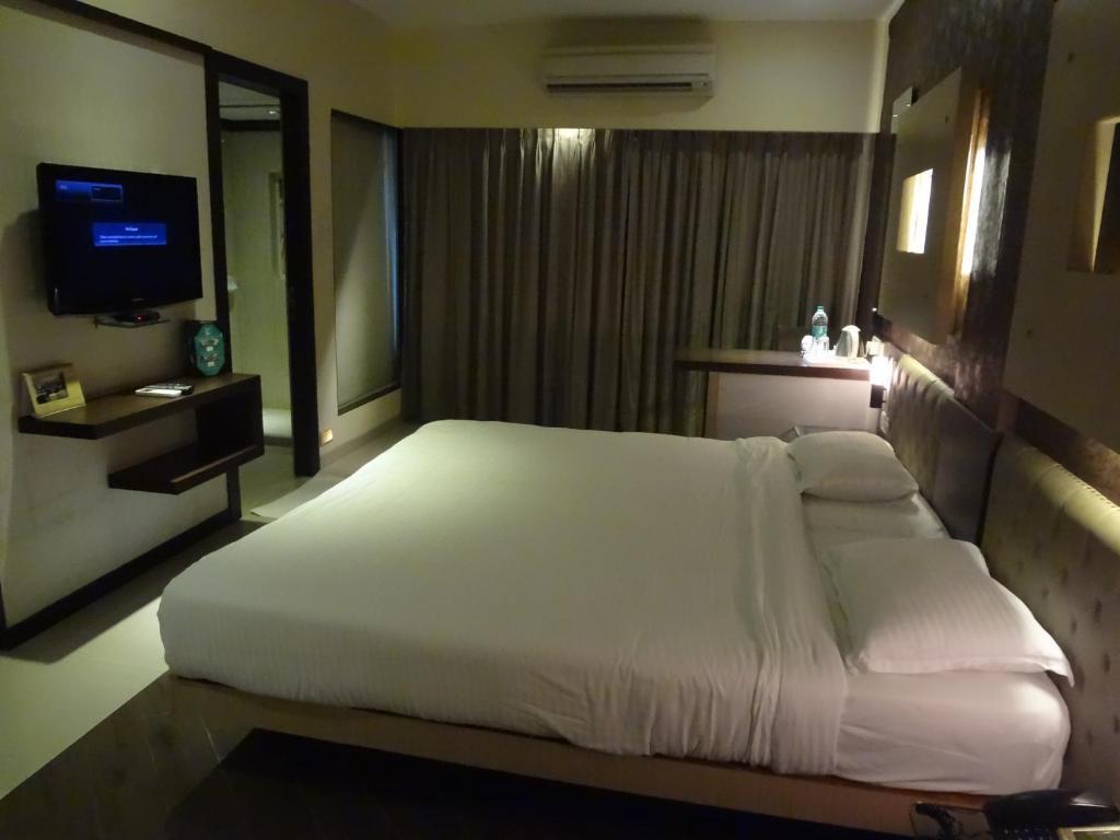 Hotel Capitol Тхане Номер фото