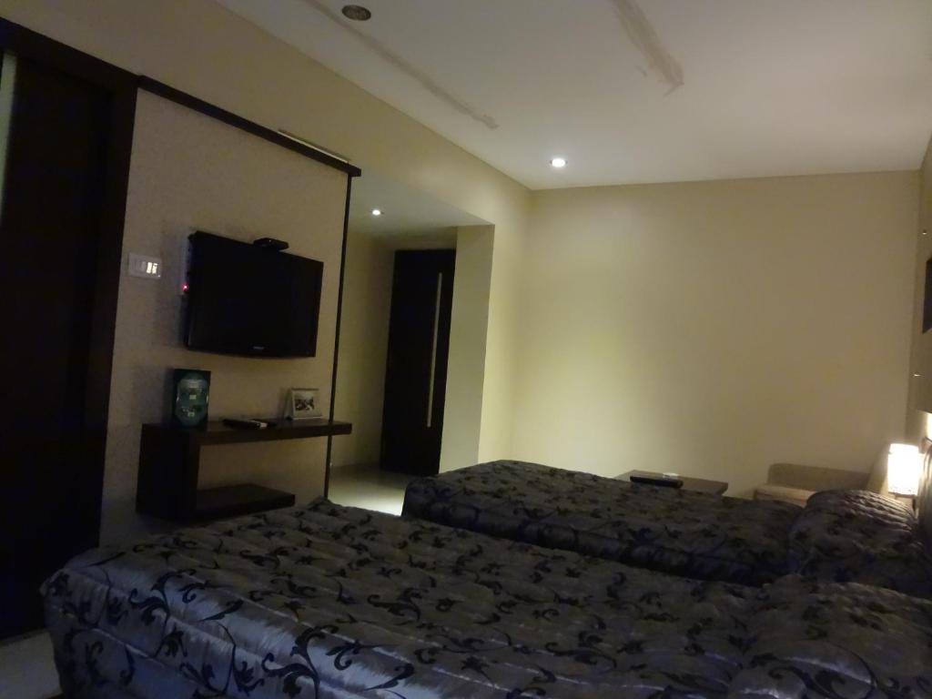 Hotel Capitol Тхане Экстерьер фото