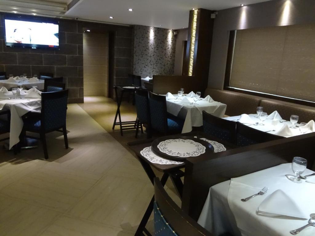 Hotel Capitol Тхане Экстерьер фото