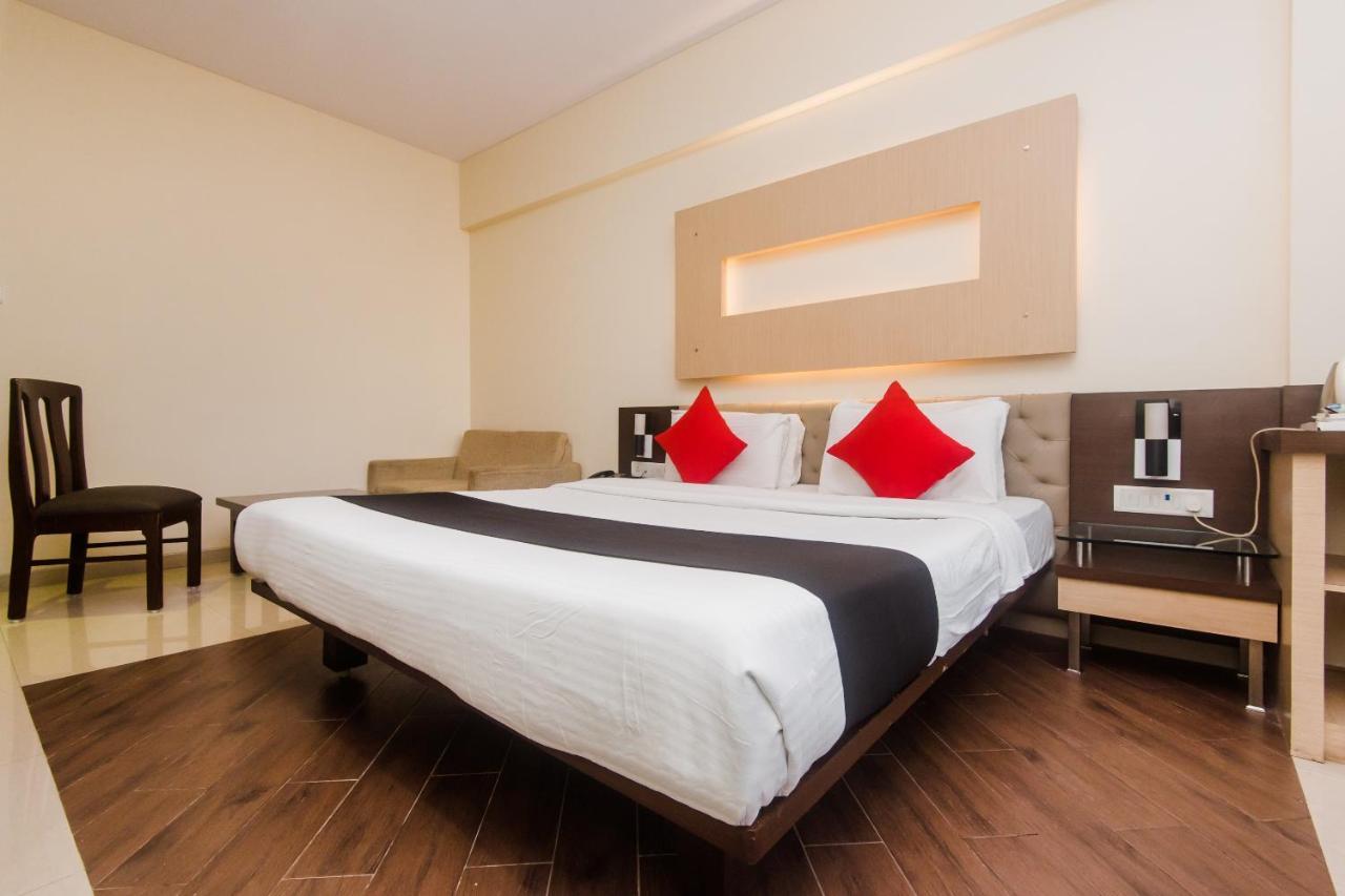 Hotel Capitol Тхане Экстерьер фото