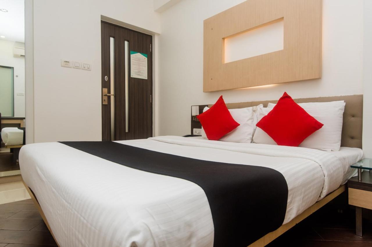 Hotel Capitol Тхане Экстерьер фото