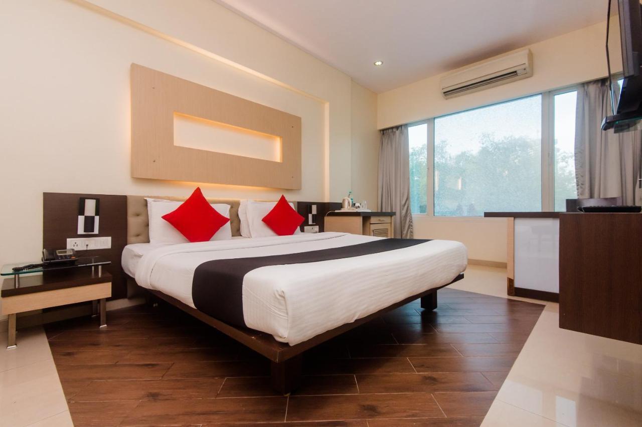 Hotel Capitol Тхане Экстерьер фото