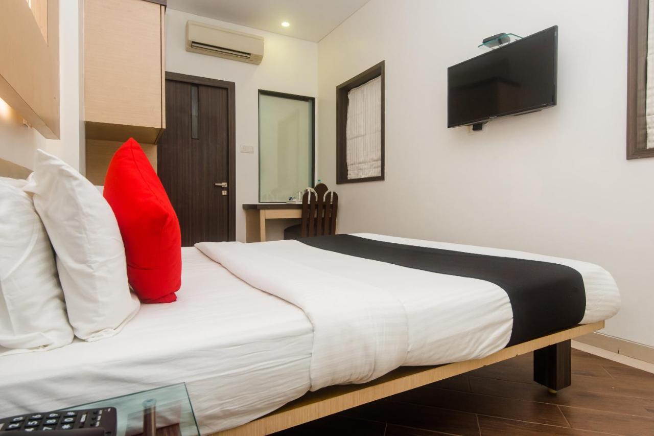 Hotel Capitol Тхане Экстерьер фото