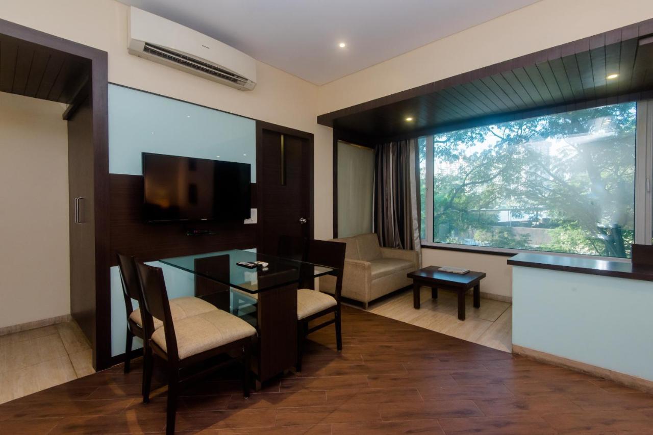 Hotel Capitol Тхане Экстерьер фото