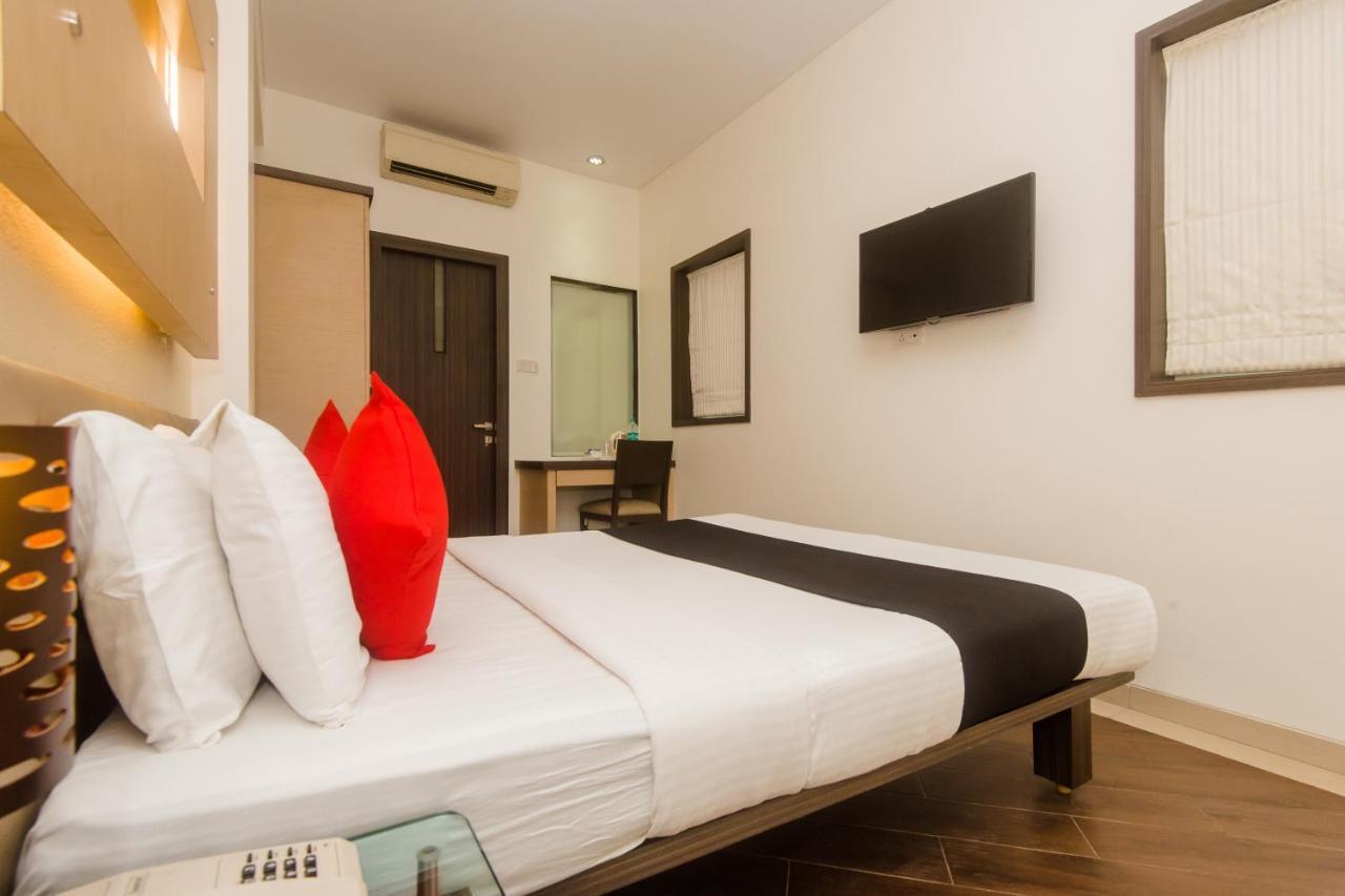 Hotel Capitol Тхане Экстерьер фото
