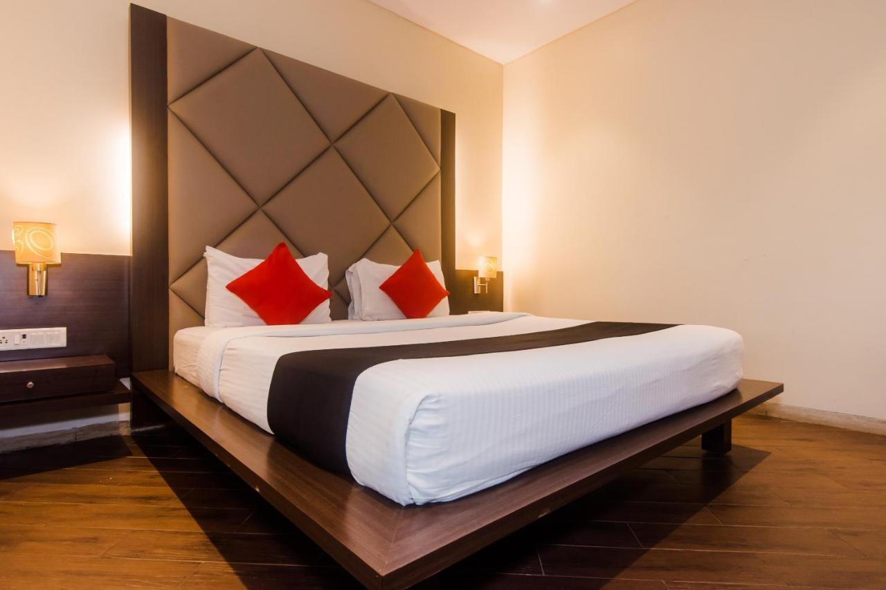 Hotel Capitol Тхане Экстерьер фото
